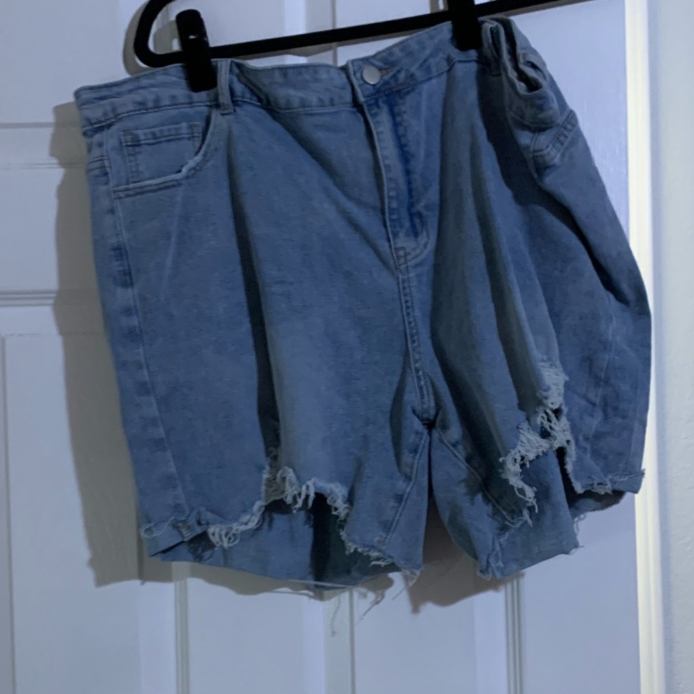 Plus High Waist Ripped Frayed Hem Denim Jean Shorts Light Wash